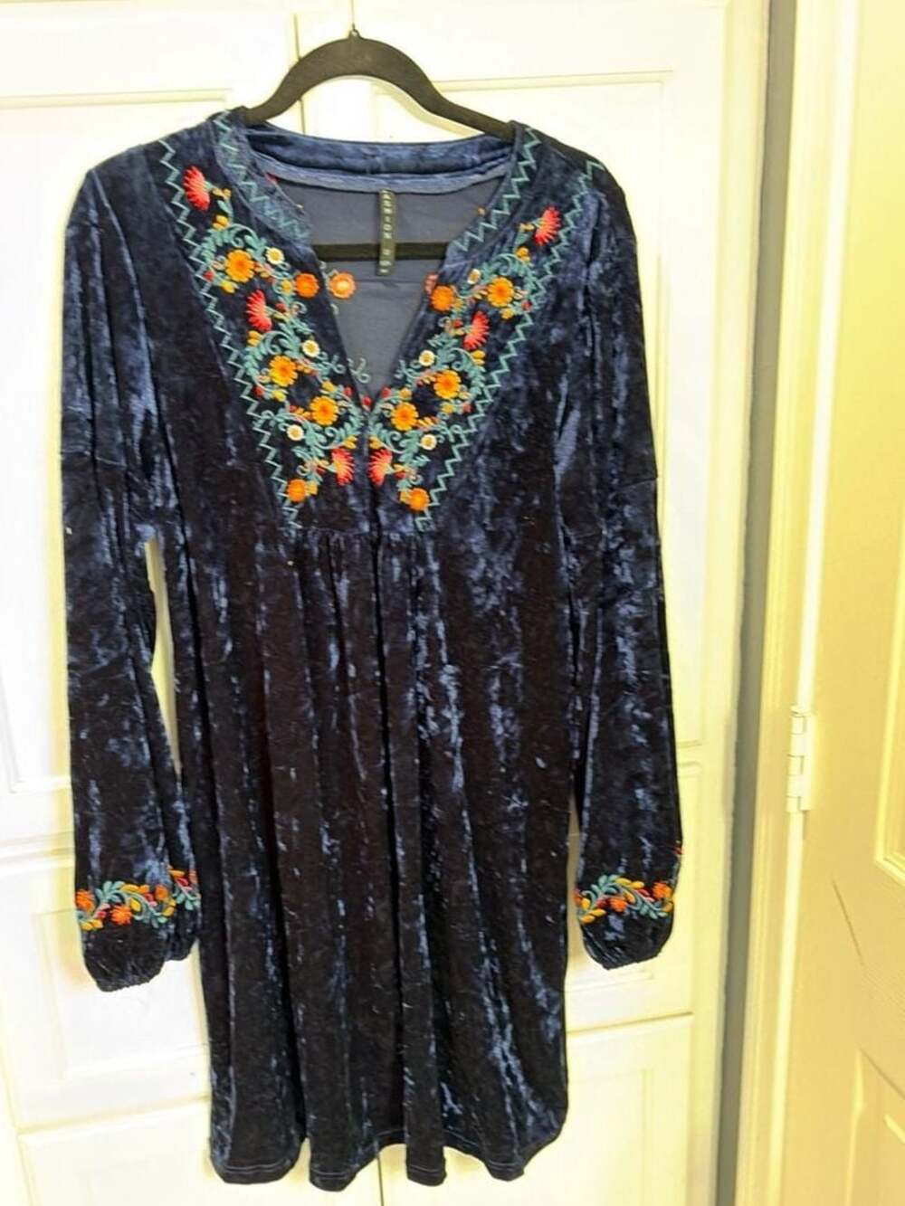 Fashion U Velvet Embroidered Floral Dress Navy Boho Peasant Long Sleeve dress